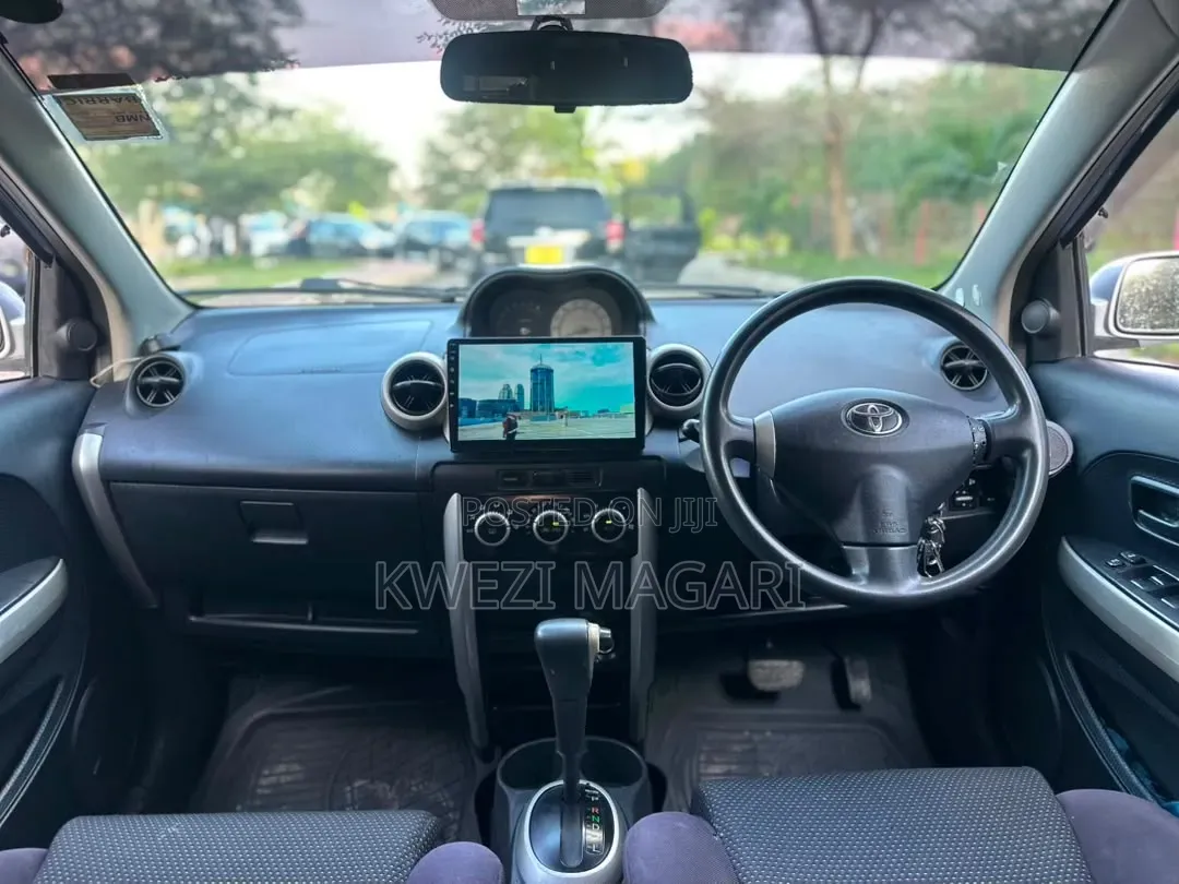 Toyota IST 2004 Silver