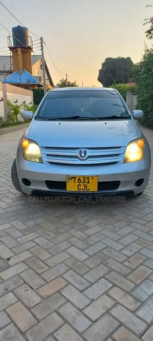 Toyota IST 2004 Silver