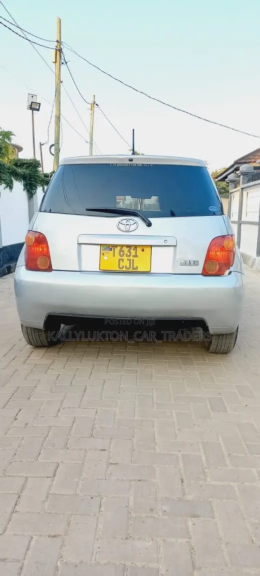 Toyota IST 2004 Silver
