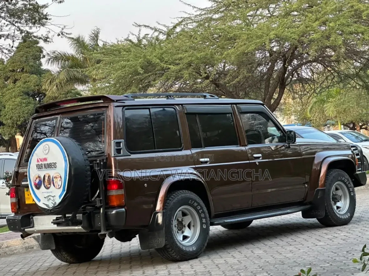Nissan Patrol 1992 Brown