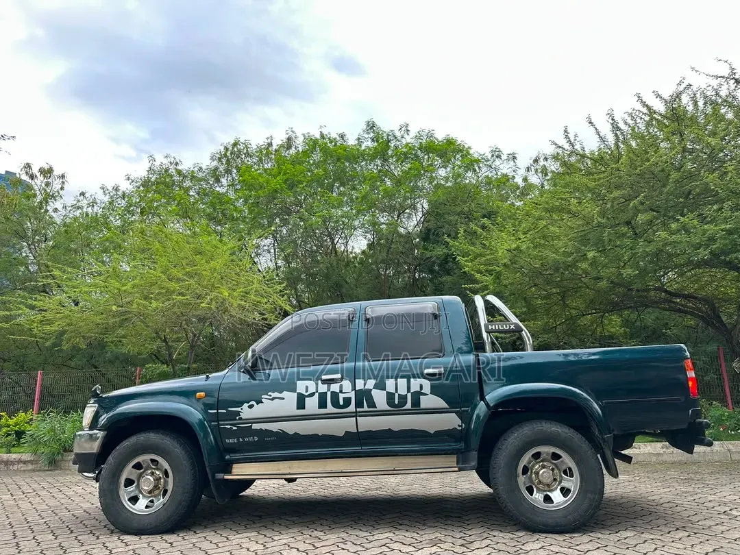Toyota Hilux 1999 Green