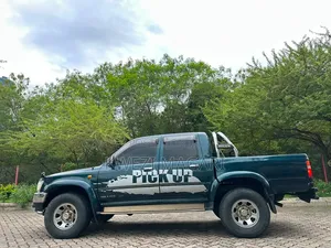 Toyota Hilux 1999 Green
