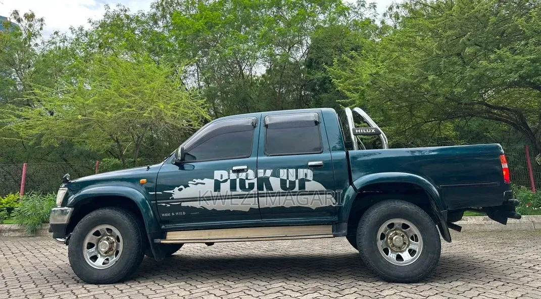 Toyota Hilux 1999 Green
