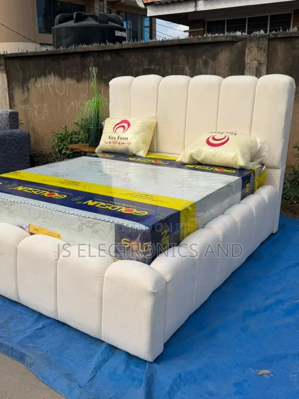 Kitanda Bedsofa Sofa 5x6 Mpya Kali Sana (Kitanda Tu)
