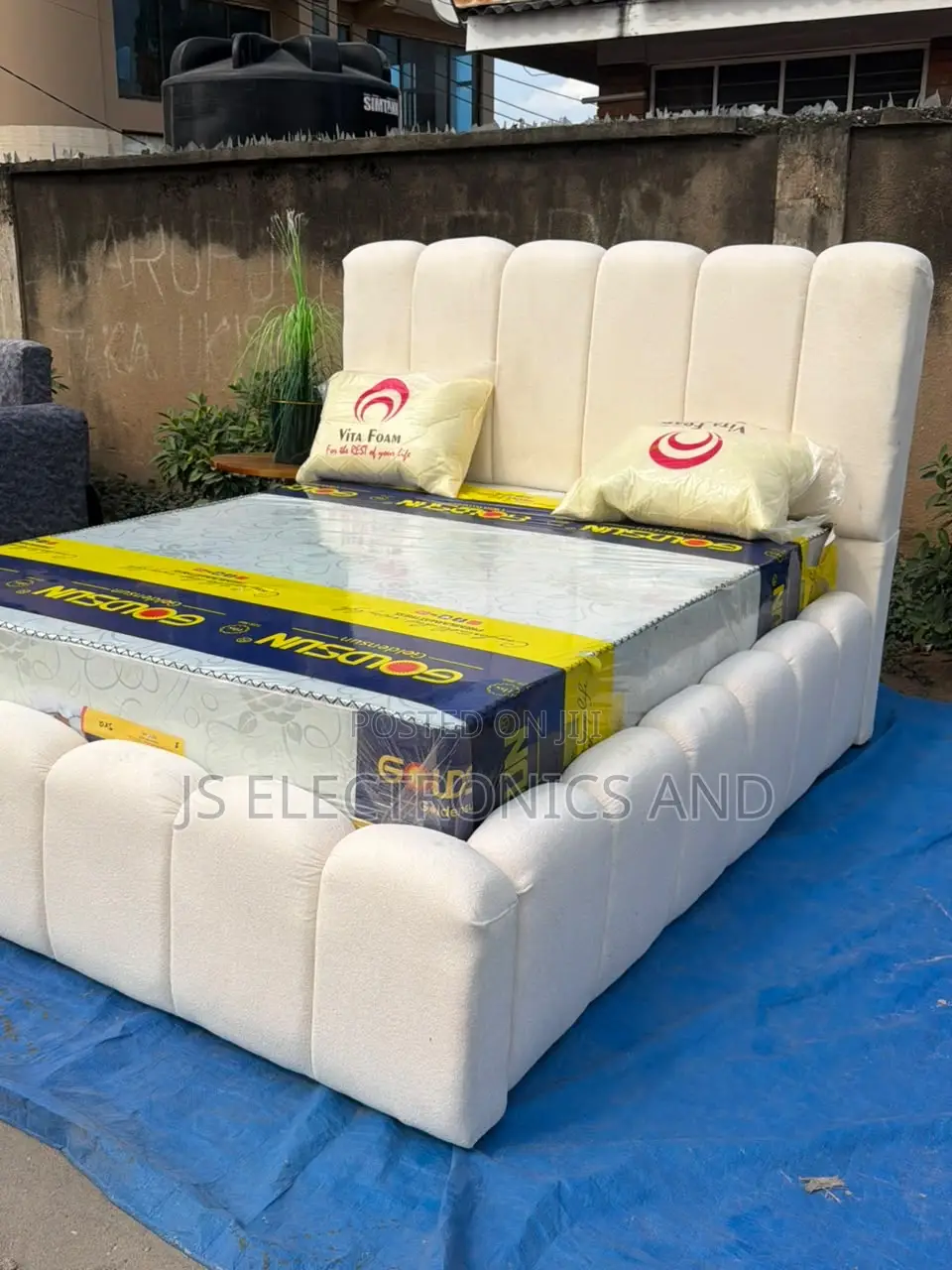 Kitanda Bedsofa Sofa 5x6 Mpya Kali Sana (Kitanda Tu)