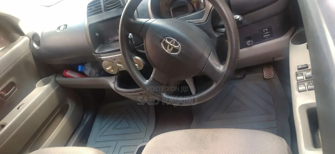 Toyota Passo 2005 Silver