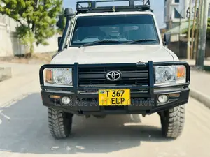 Toyota Land Cruiser 79 Series 2016 White