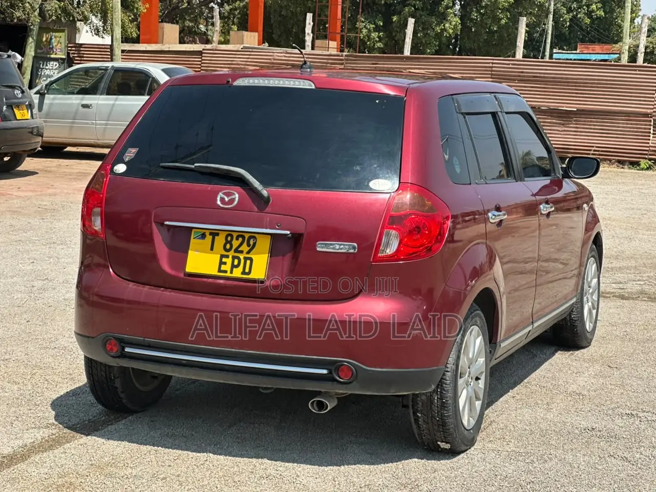 Mazda Verisa 2011 Red