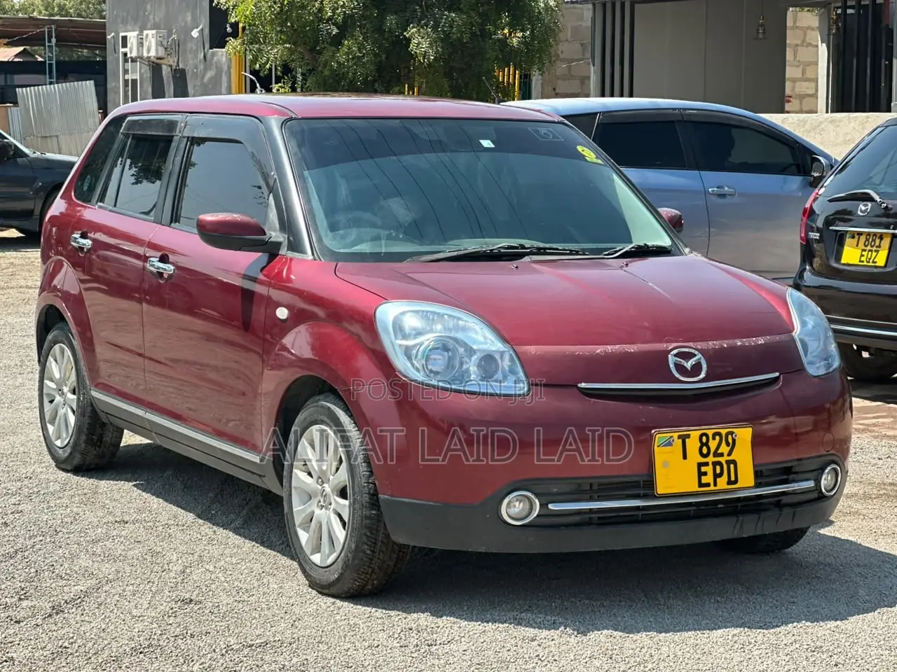 Mazda Verisa 2011 Red
