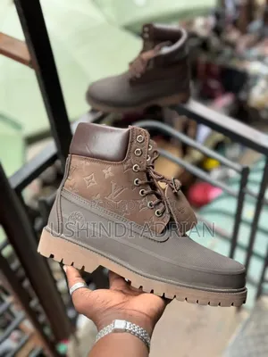 PREMIUM BOOTSSize: 41, 42, 43, 44, 45Bei: 130,000/=