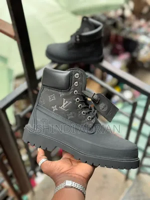 PREMIUM BOOTSSize: 41, 42, 43, 44, 45Bei: 130,000/=