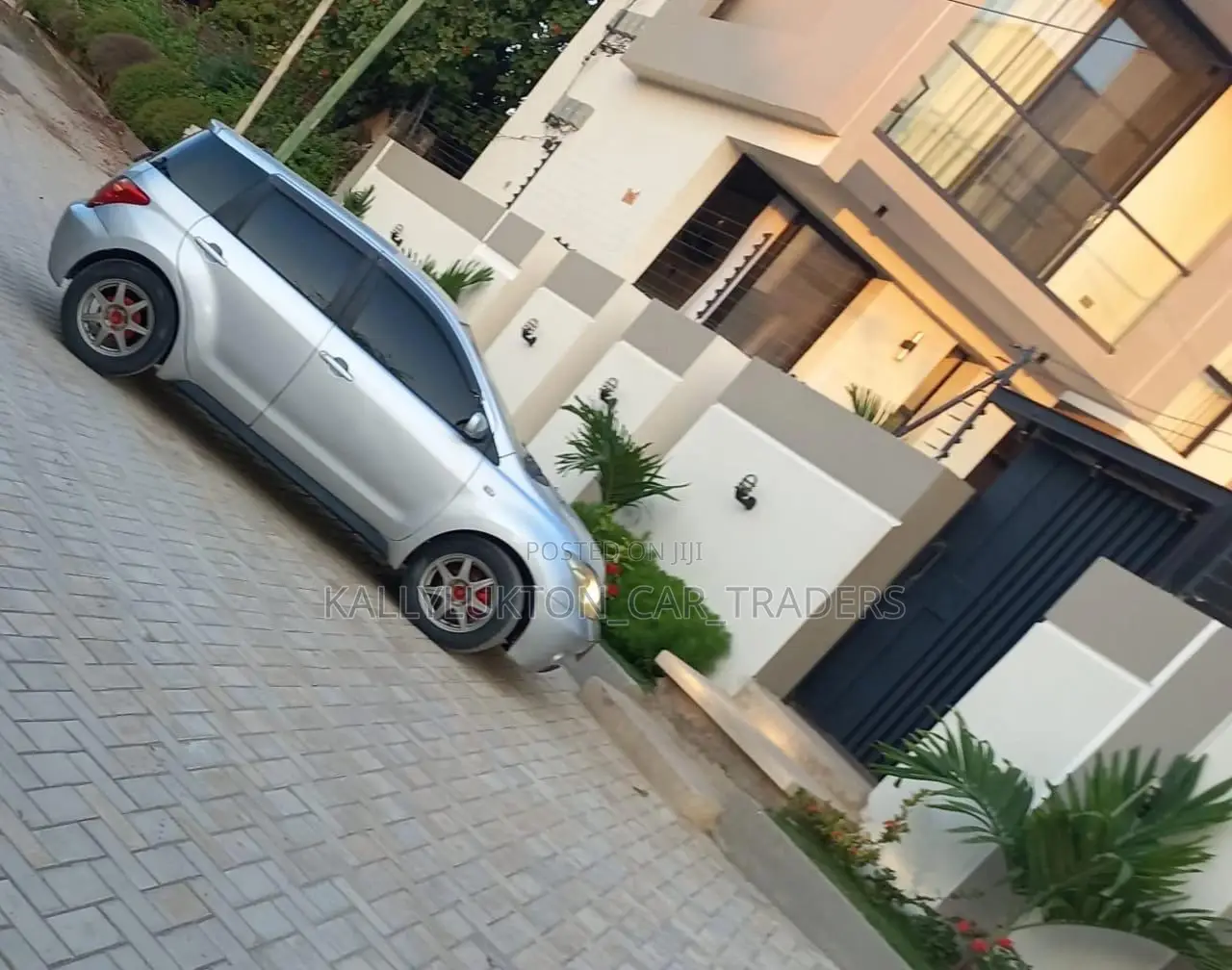 Toyota IST 2004 Silver