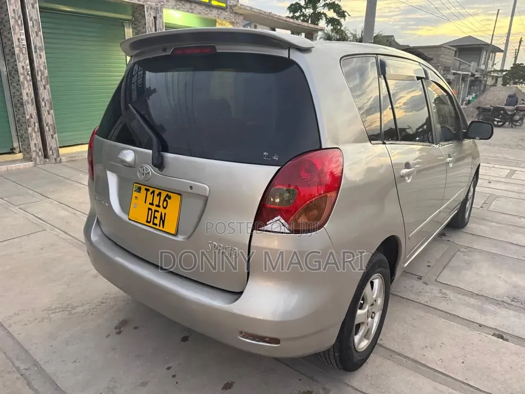 Toyota Corolla Spacio 2002 Gold