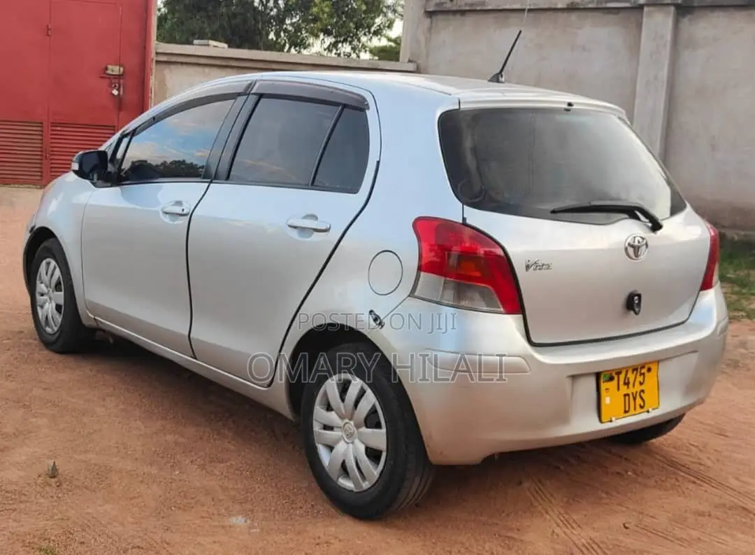 Toyota Vitz 2008 Silver