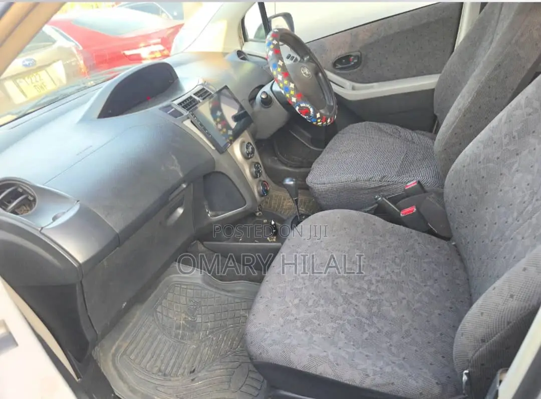Toyota Vitz 2008 Silver