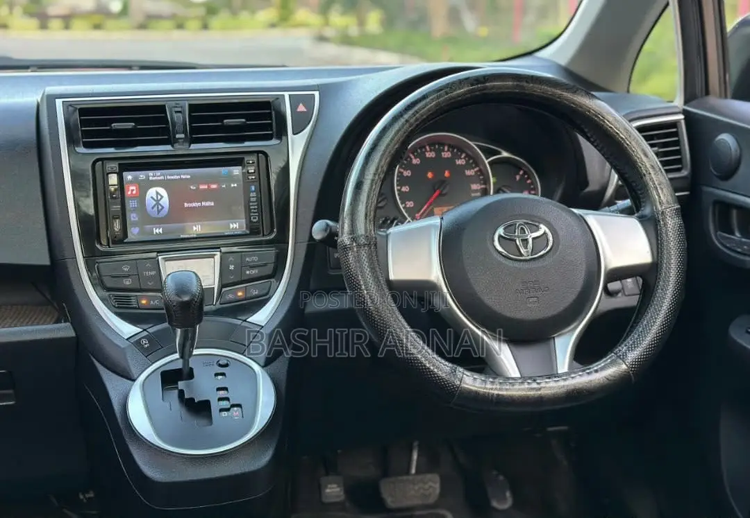Toyota Ractis 1.5 FWD 2015 Brown