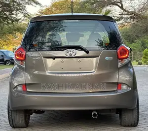 Toyota Ractis 1.5 FWD 2015 Brown