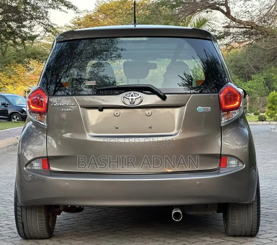 Toyota Ractis 1.5 FWD 2015 Brown
