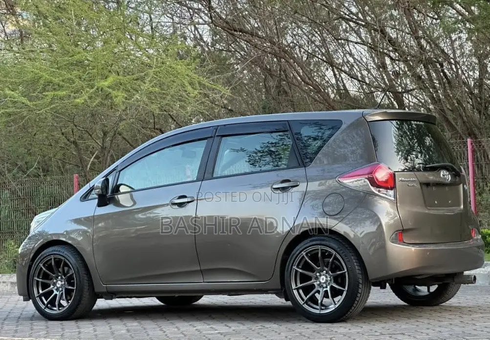 Toyota Ractis 1.5 FWD 2015 Brown