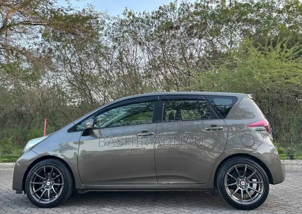Toyota Ractis 1.5 FWD 2015 Brown