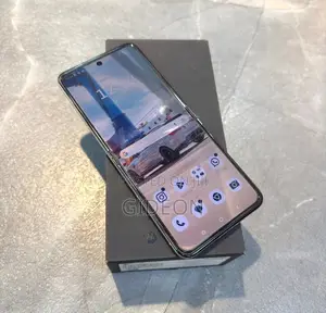 New Motorola Razr 2025 256 GB Gray