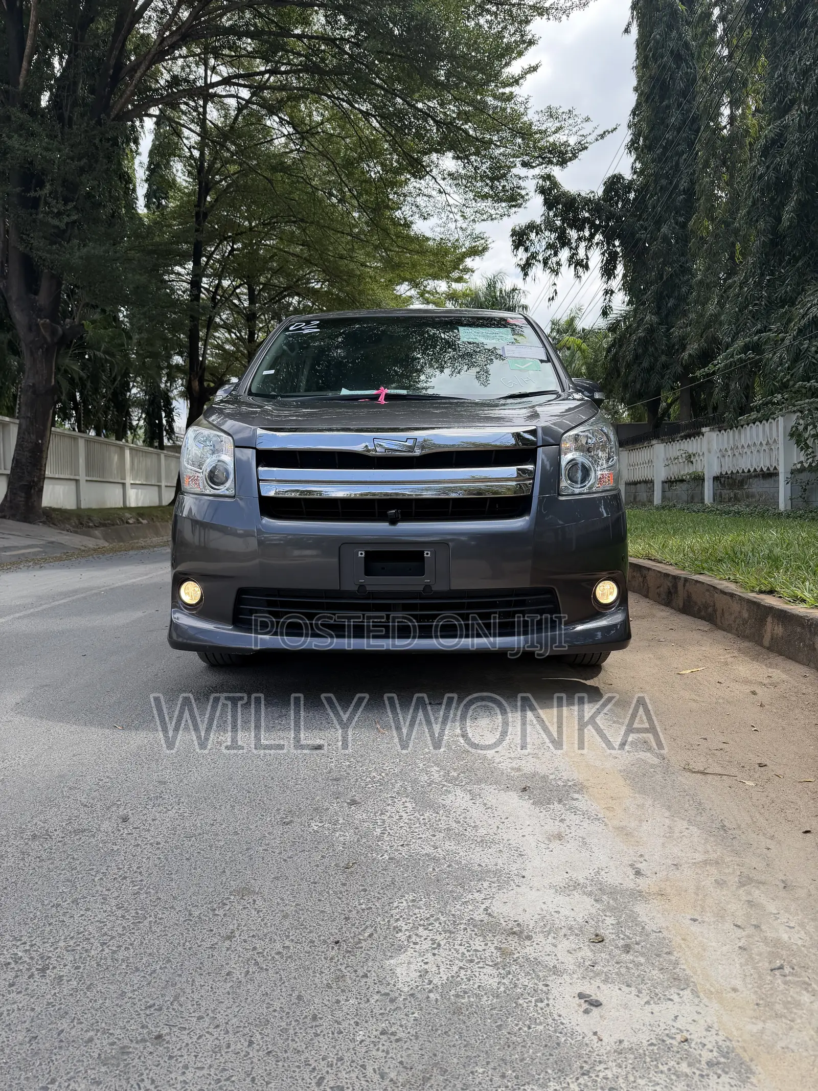 Toyota Noah 2.0 143hp AWD (7 Seater) 2008 Gray