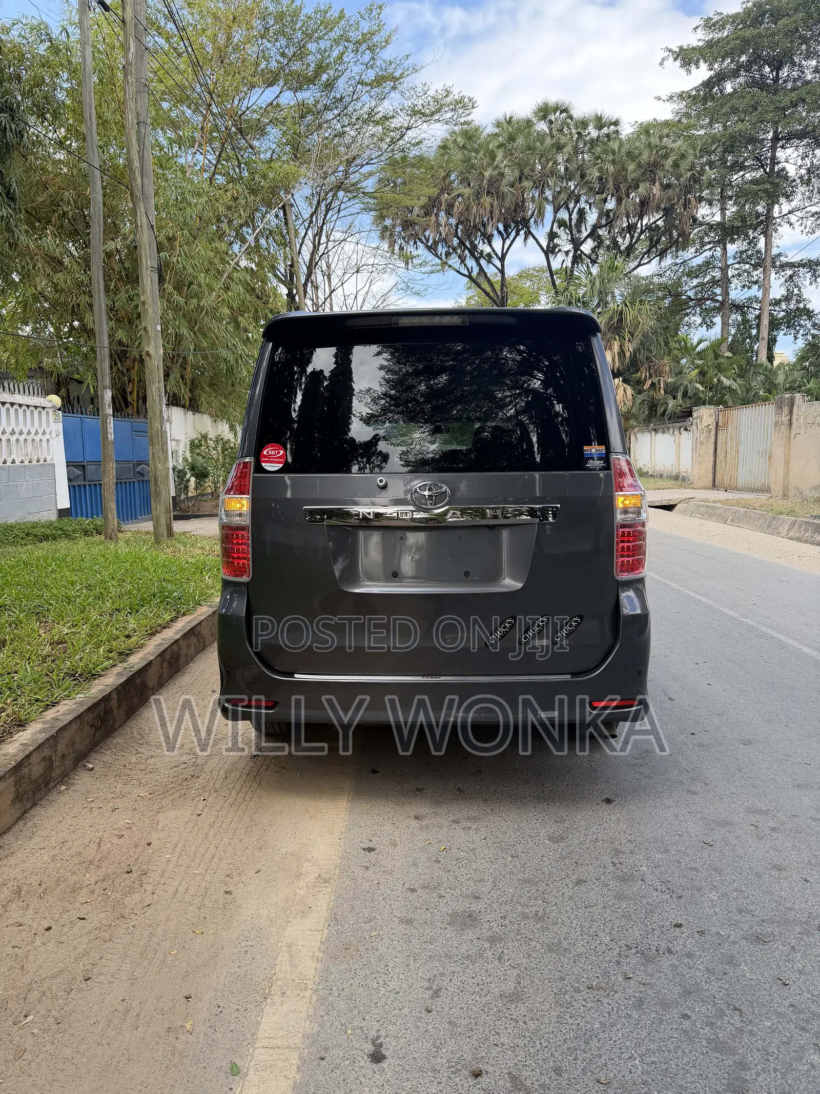 Toyota Noah 2.0 143hp AWD (7 Seater) 2008 Gray