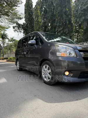 Toyota Noah 2.0 143hp AWD (7 Seater) 2008 Gray