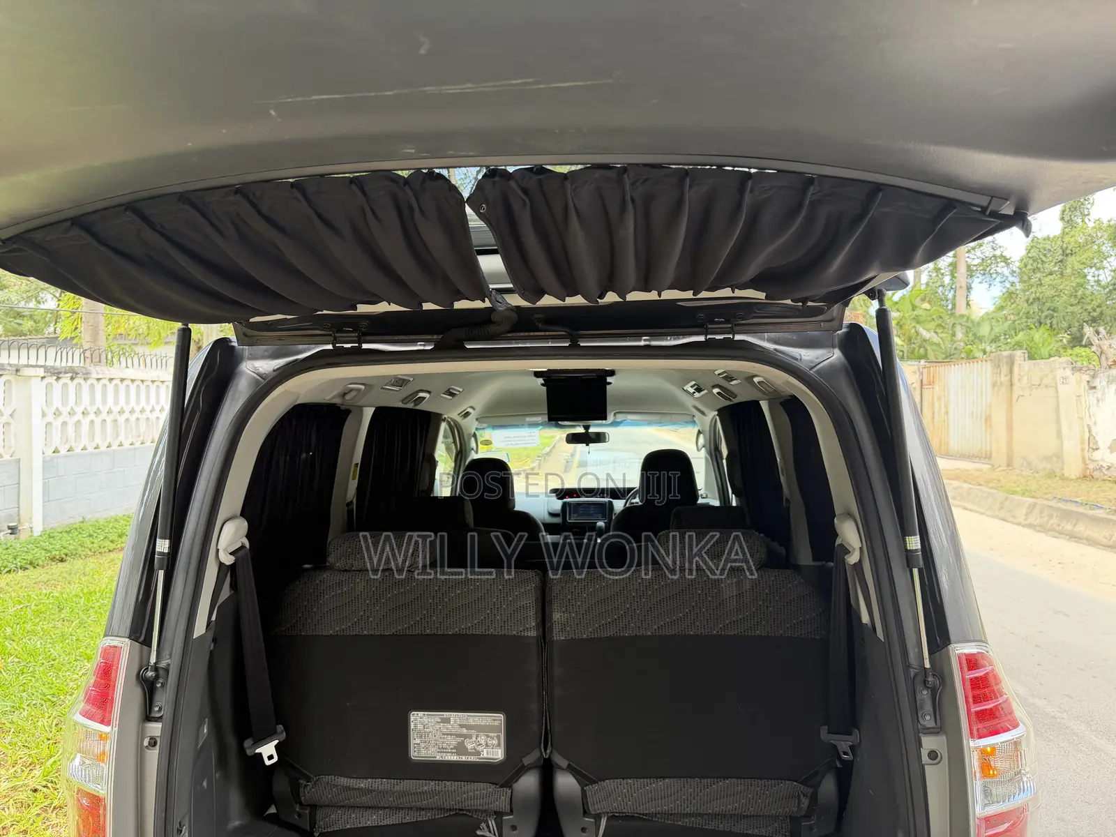 Toyota Noah 2.0 143hp AWD (7 Seater) 2008 Gray