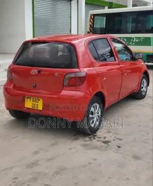 Toyota Vitz 2006 Red