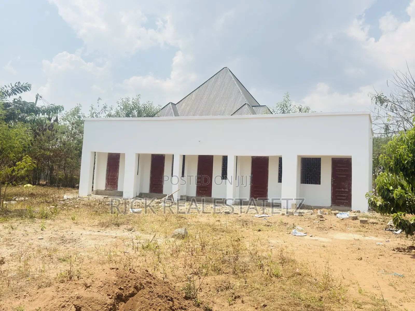 Kiwanja Kinauzwa Malimbe Chuoni ( Saut )