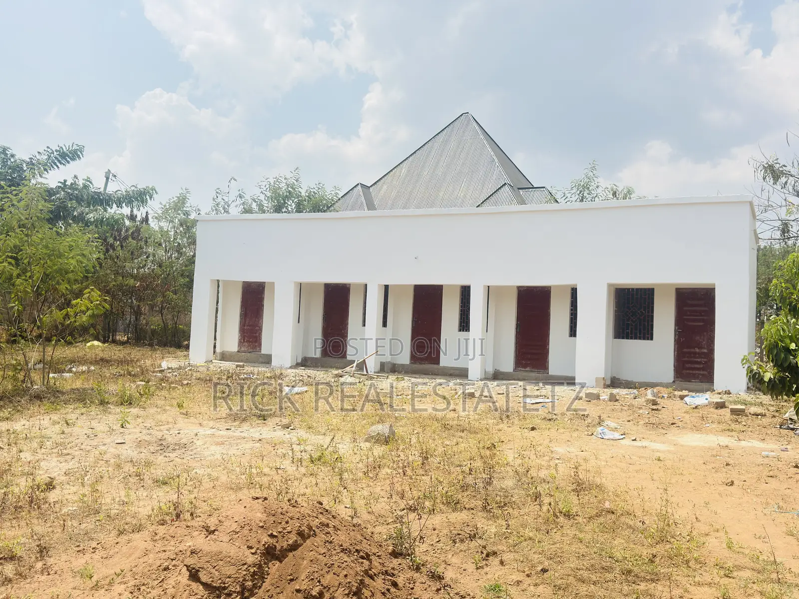 Kiwanja Kinauzwa Malimbe Chuoni ( Saut )
