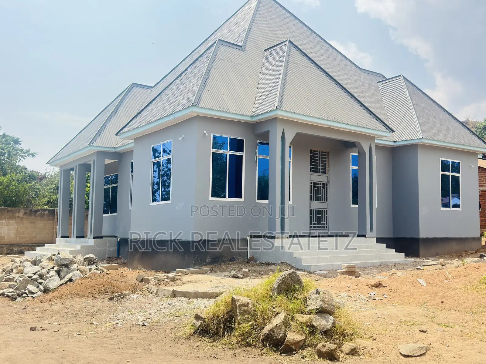 Kiwanja Kinauzwa Malimbe Chuoni ( Saut )