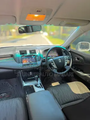 Toyota Crown 2011 Silver