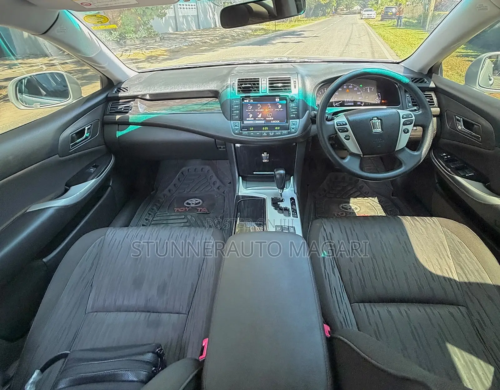 Toyota Crown 2011 Silver