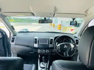 Mitsubishi Outlander 2010 Silver