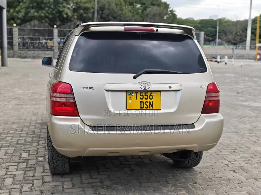 Toyota Kluger 2013 Gold