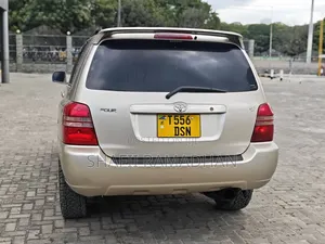 Toyota Kluger 2013 Gold