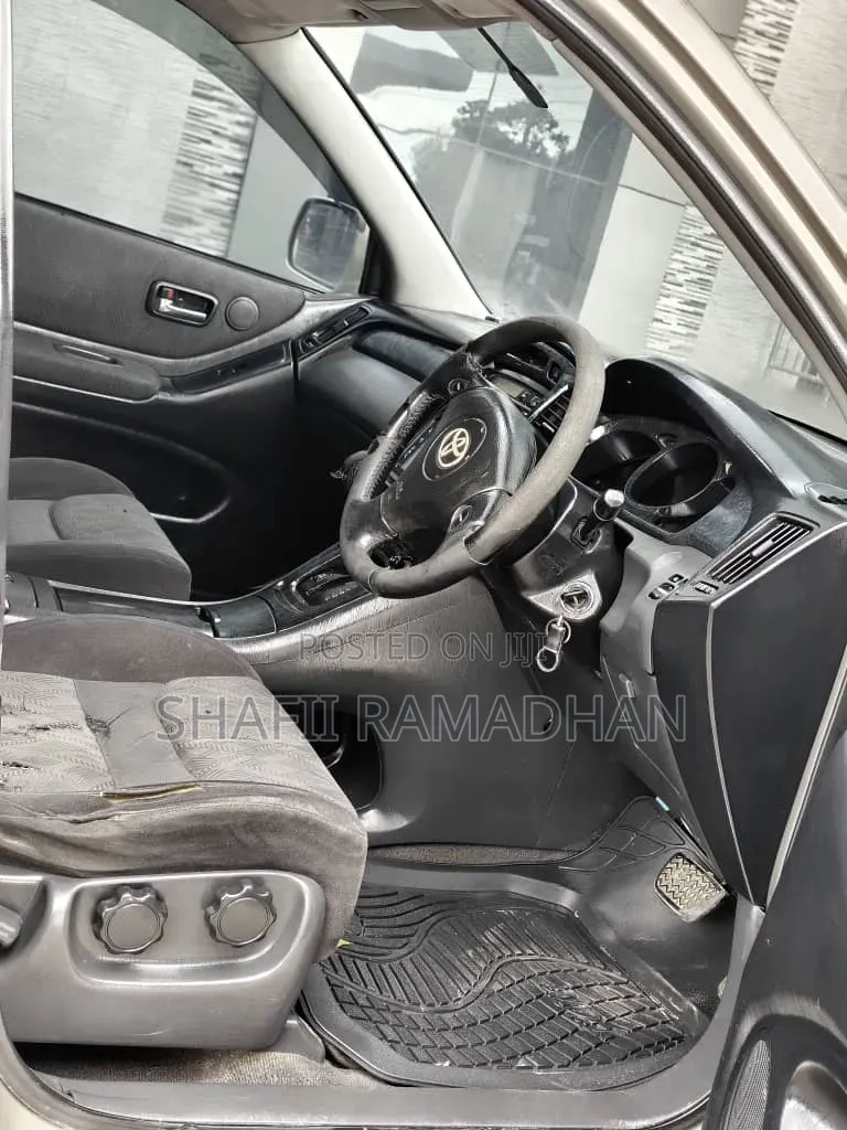Toyota Kluger 2013 Gold