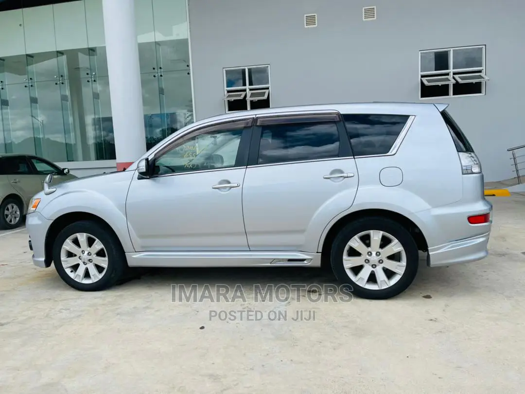 Mitsubishi Outlander 2010 Silver