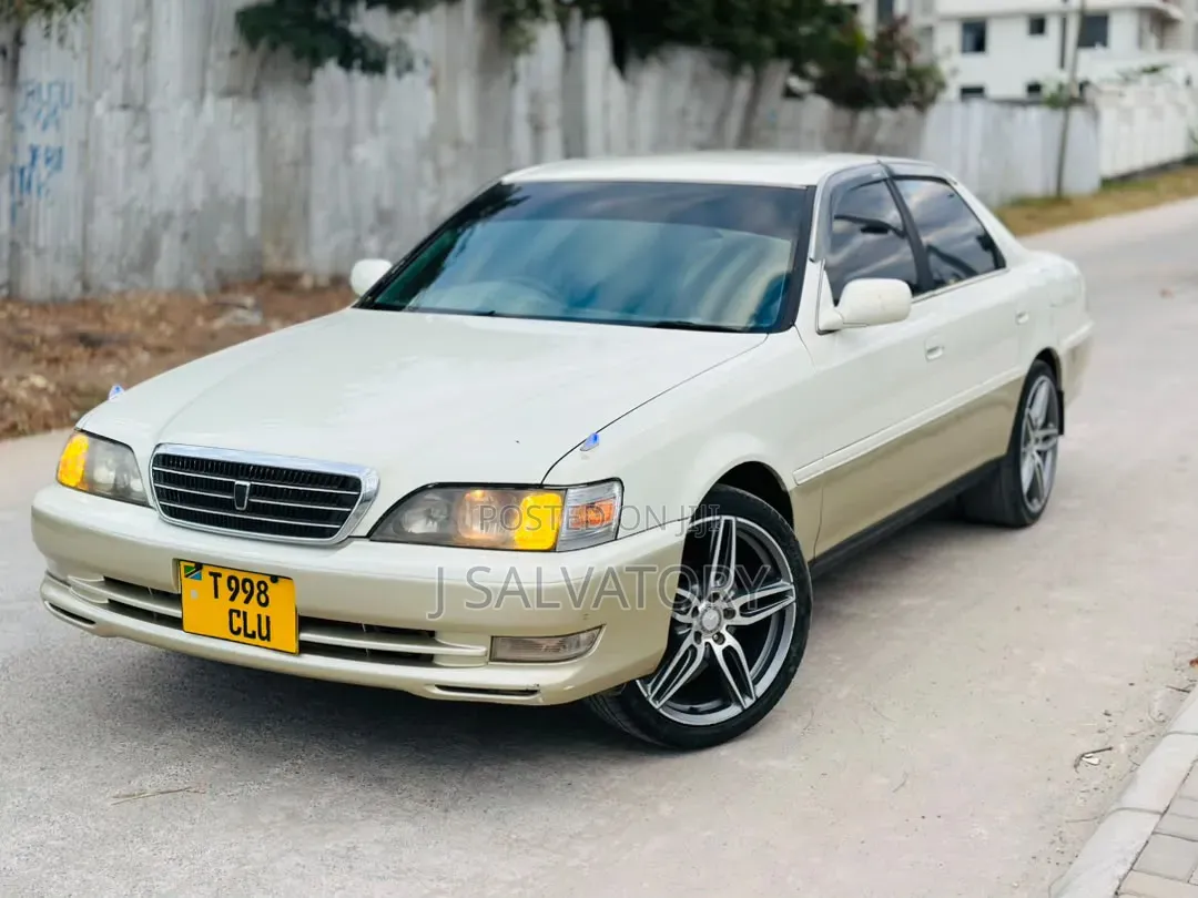Toyota Cresta 2000 White