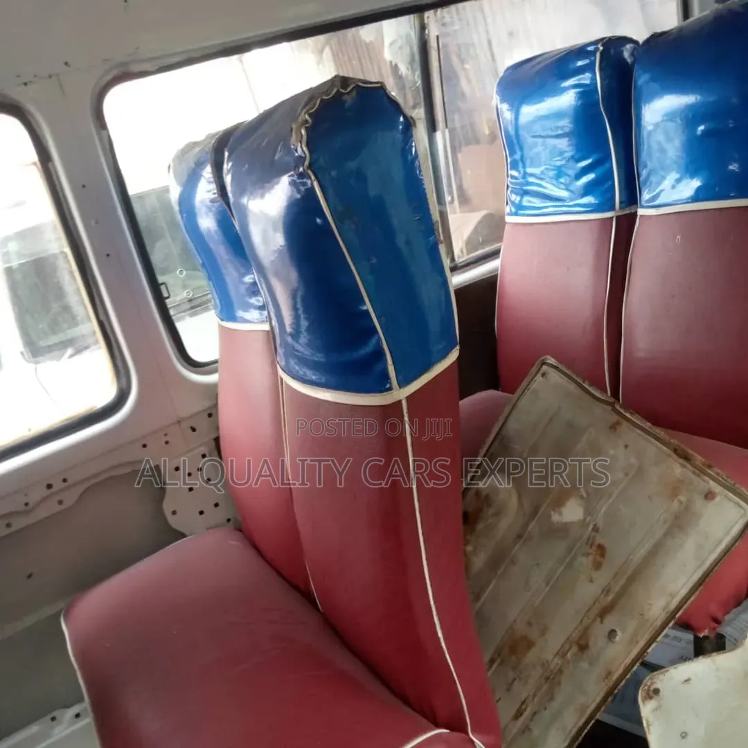 Toyota HiAce 2002
