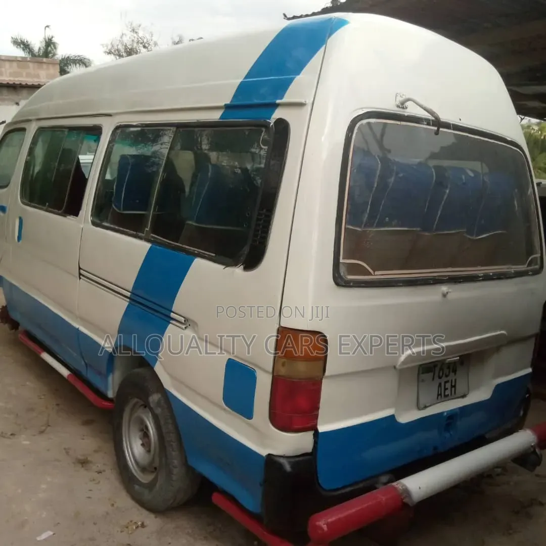 Toyota HiAce 2002
