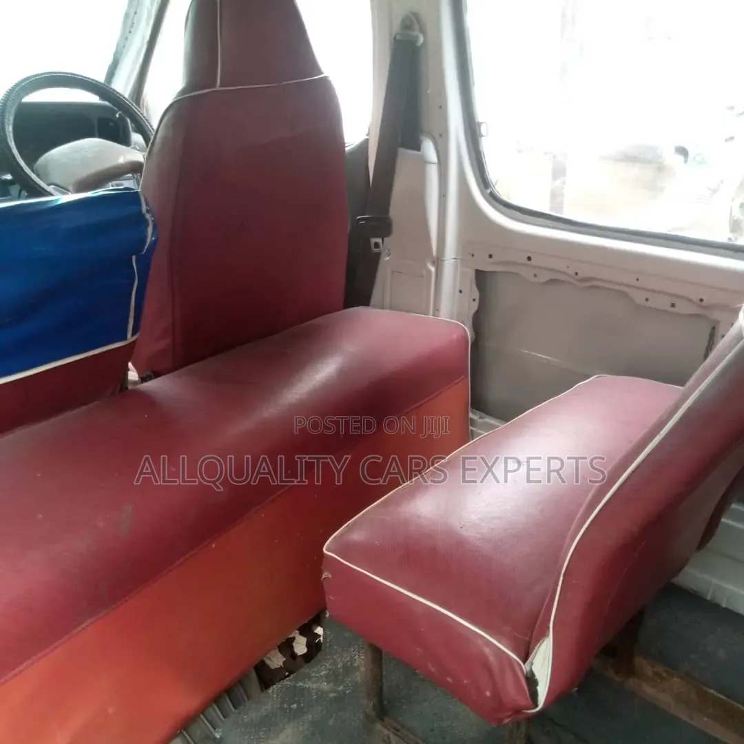 Toyota HiAce 2002