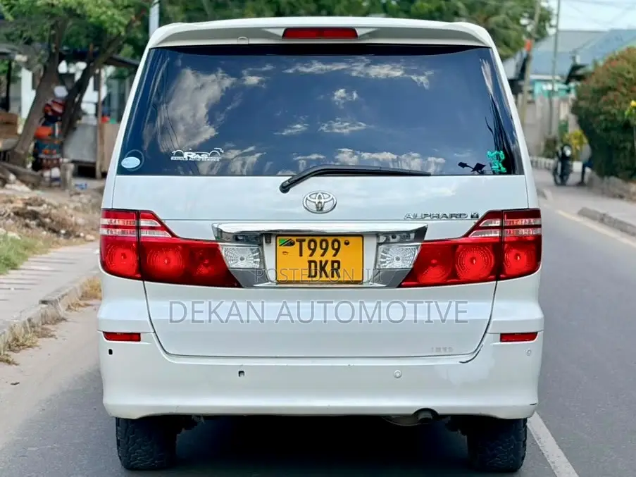 Toyota Alphard 2.4 Petrol FWD 2006 White