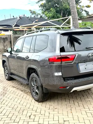 Toyota Land Cruiser LC300 2024 Gray