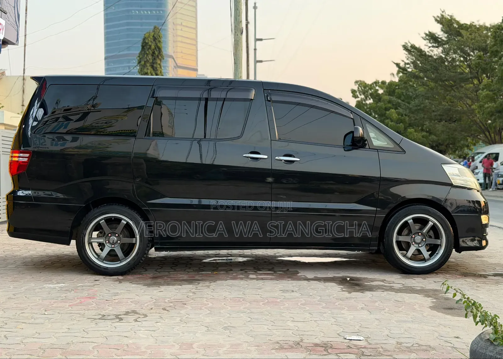 Toyota Alphard 2008