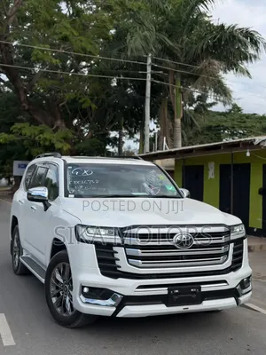 Toyota Land Cruiser 2024 White