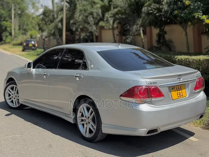Toyota Crown 2011 Silver