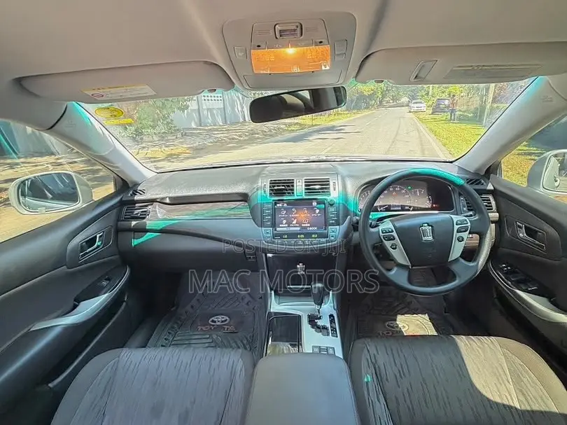 Toyota Crown 2011 Silver